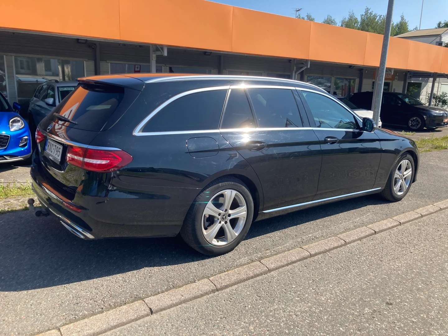 Car Image - 12Cmnh8GlDKHN09NNwd4Xy