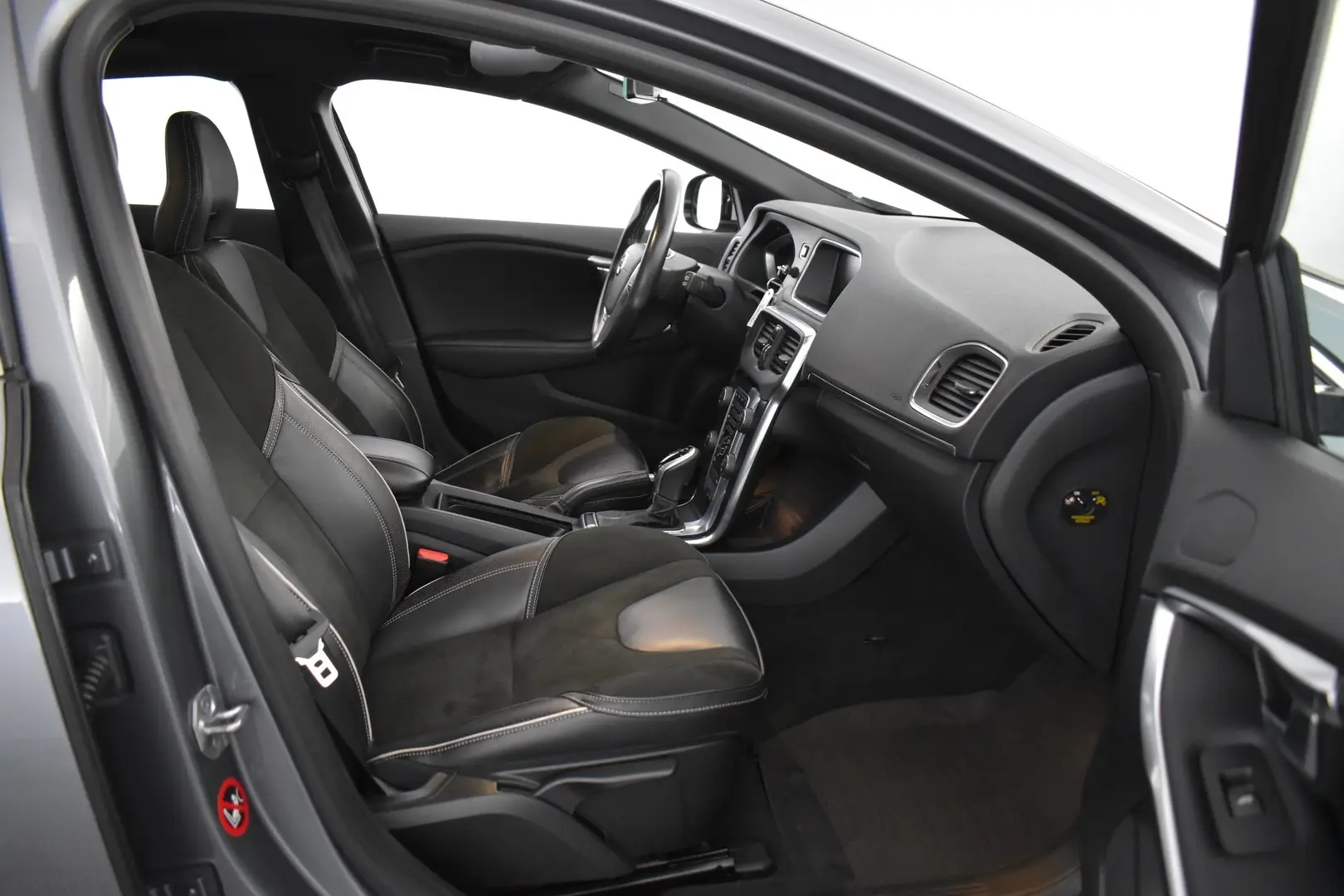 Car Image - 74BR59D8G00Vw0O4zobgDe