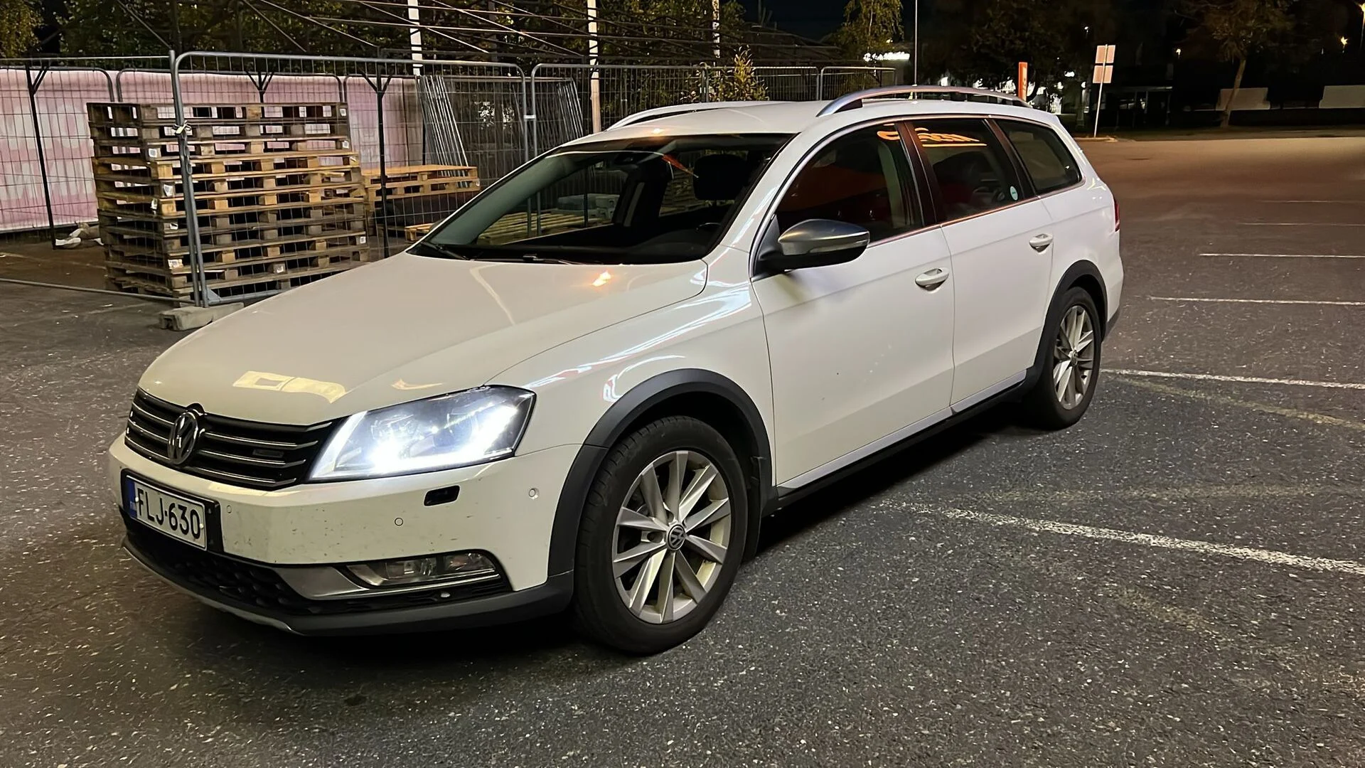 Car Image - 2fvIiqNirtaY0kfllWnqrK