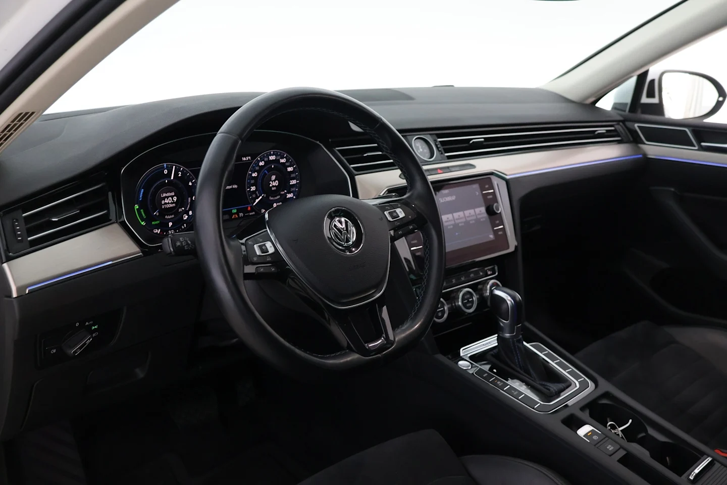 Car Image - lBR5ESRuWylDzrfegbe4F