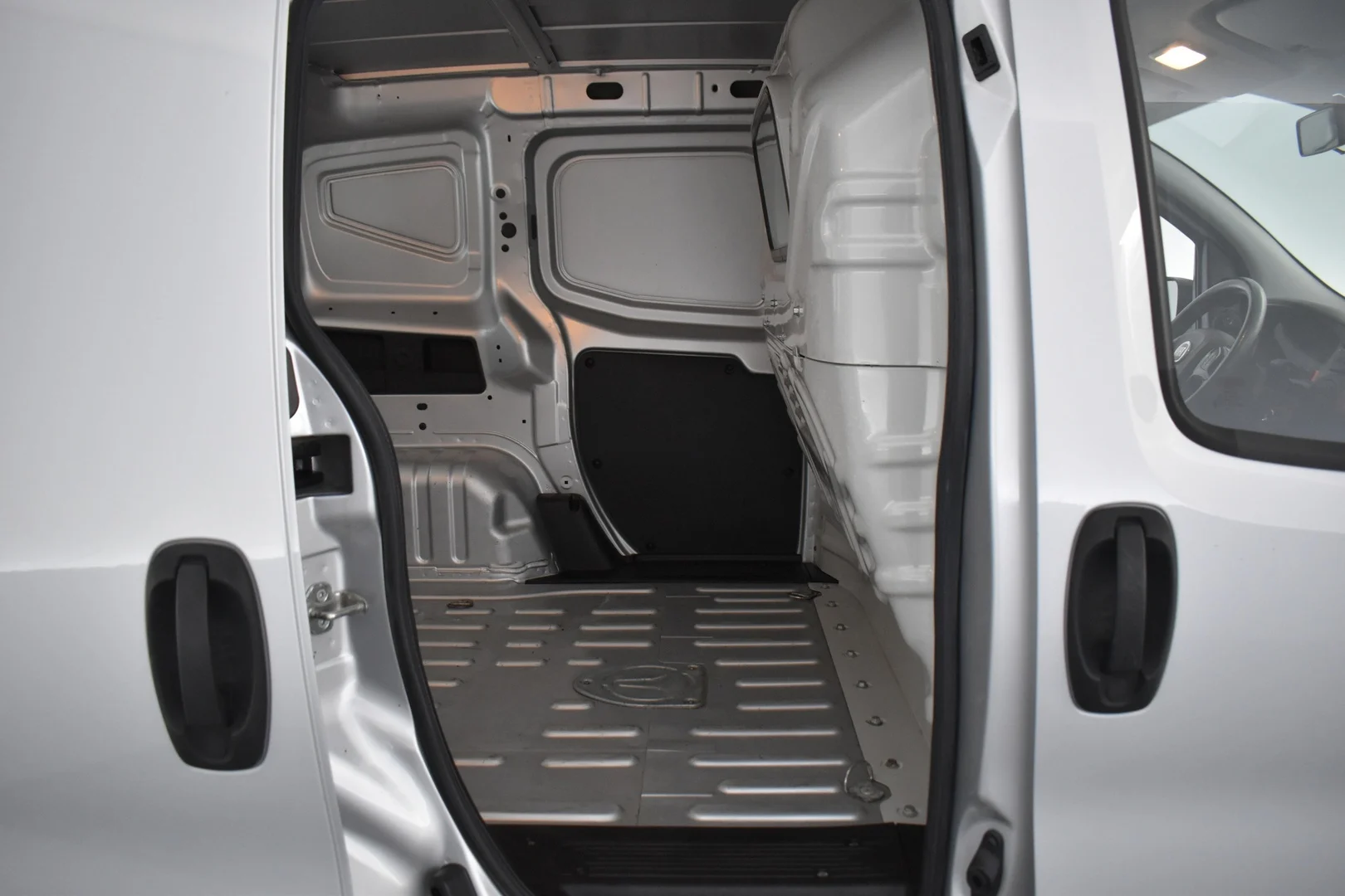 Car Image - 2xJPEavCjOPXiBxy7RZ3Db