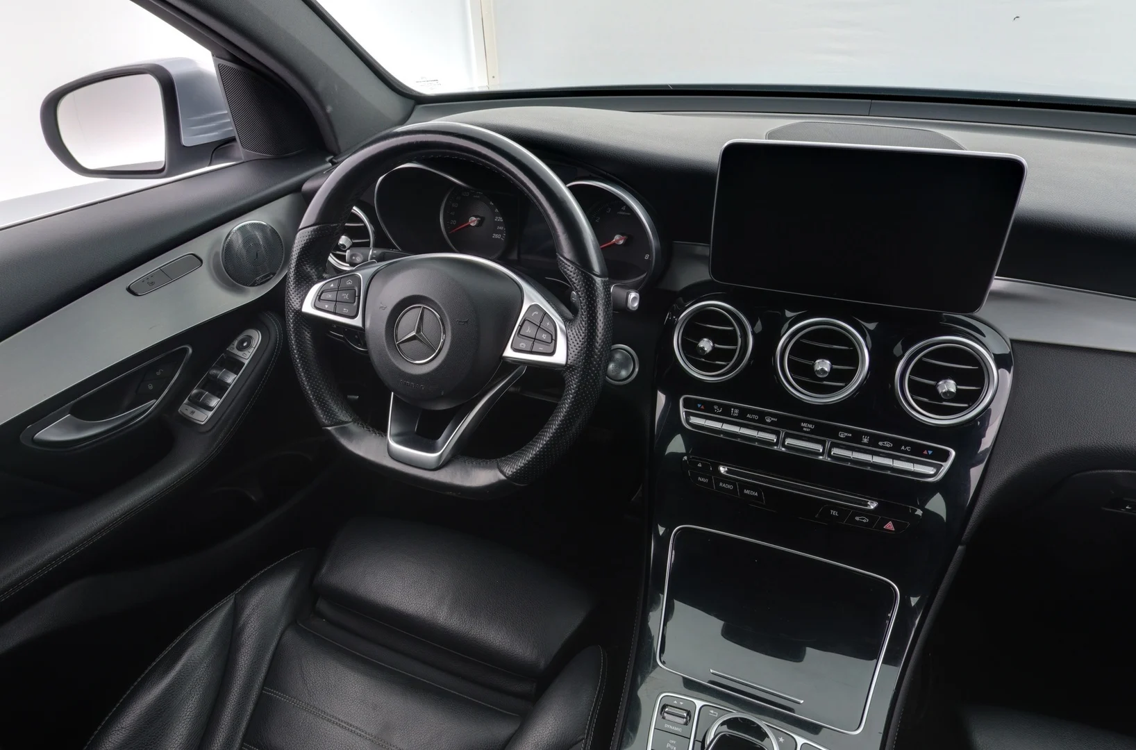 Car Image - 1olMVoCqNQHXVIaGLX0Mjd