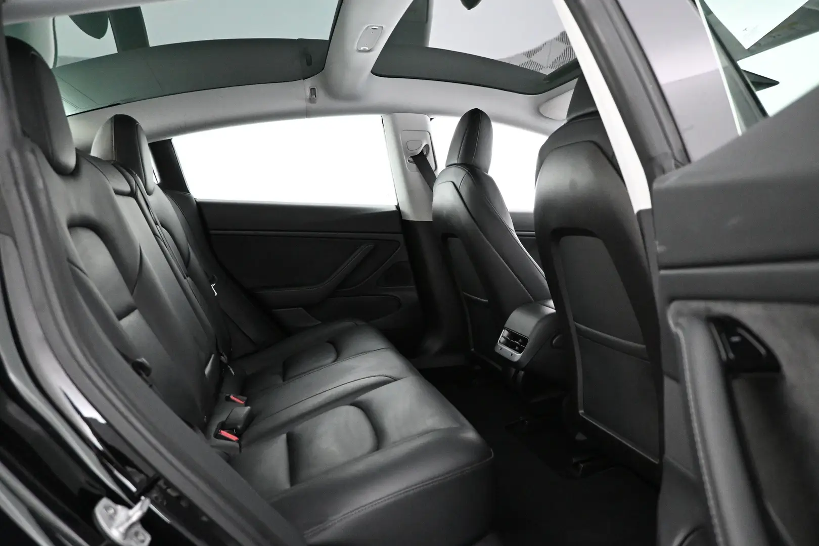 Car Image - 5AHX0tp3x9fn8yA6UIH9PW