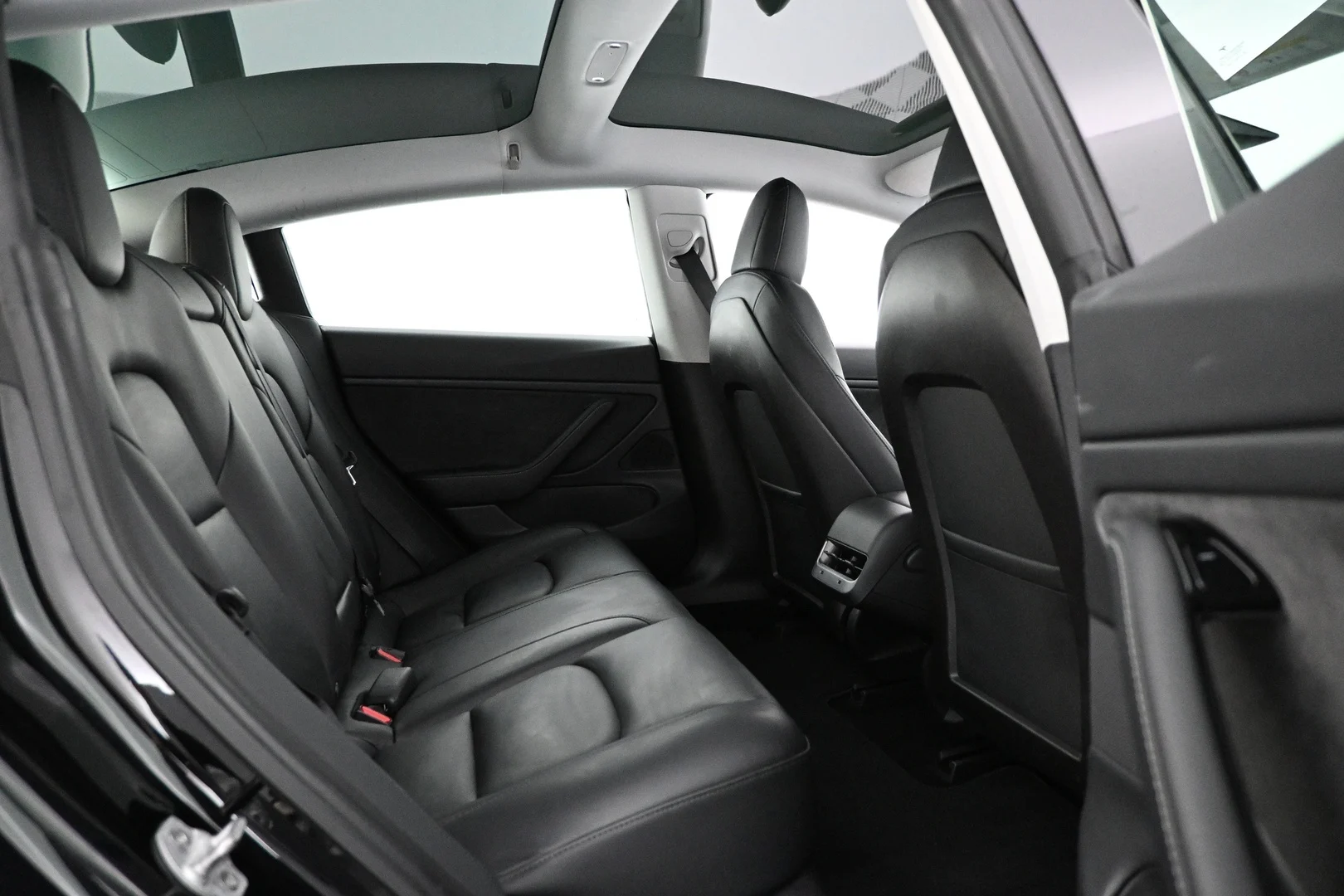 Car Image - 5AHX0tp3x9fn8yA6UIH9PW