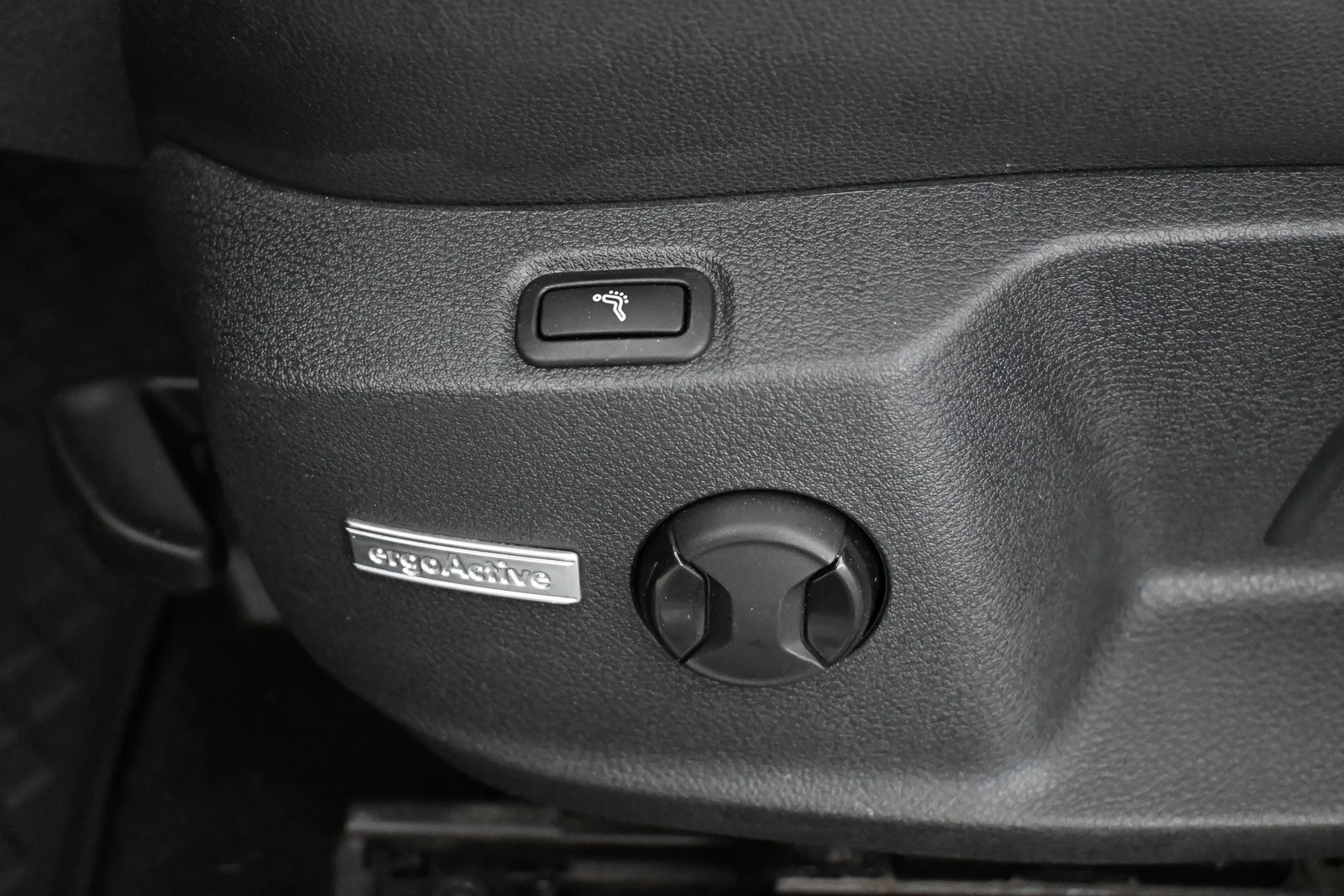 Car Image - 4nRslYYgPhqH17rZp0fMia