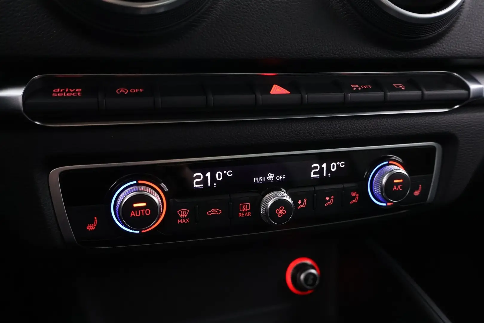 Car Image - W2nxGH5pTogrAjWDQwX2O