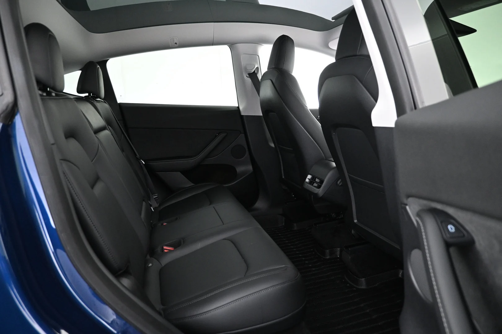 Car Image - 3iBR2LpILMvVCFuK7OfxeR