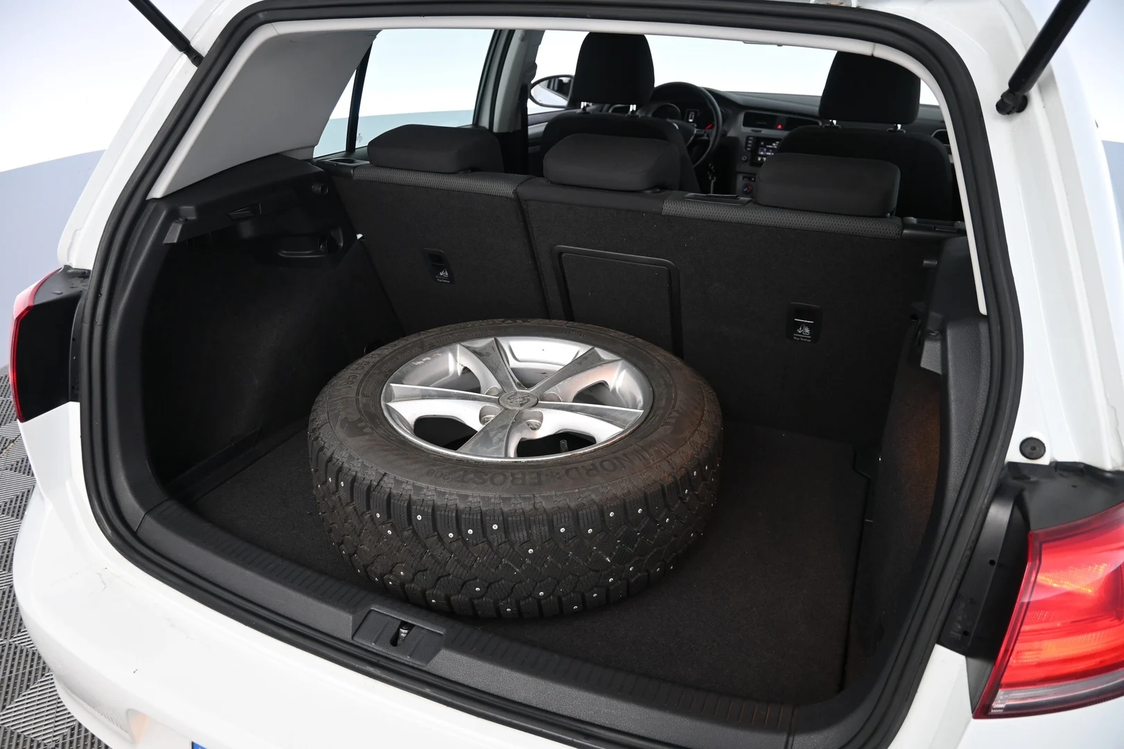Car Image - 4vMpD9CYfGsenq0gIucQGM