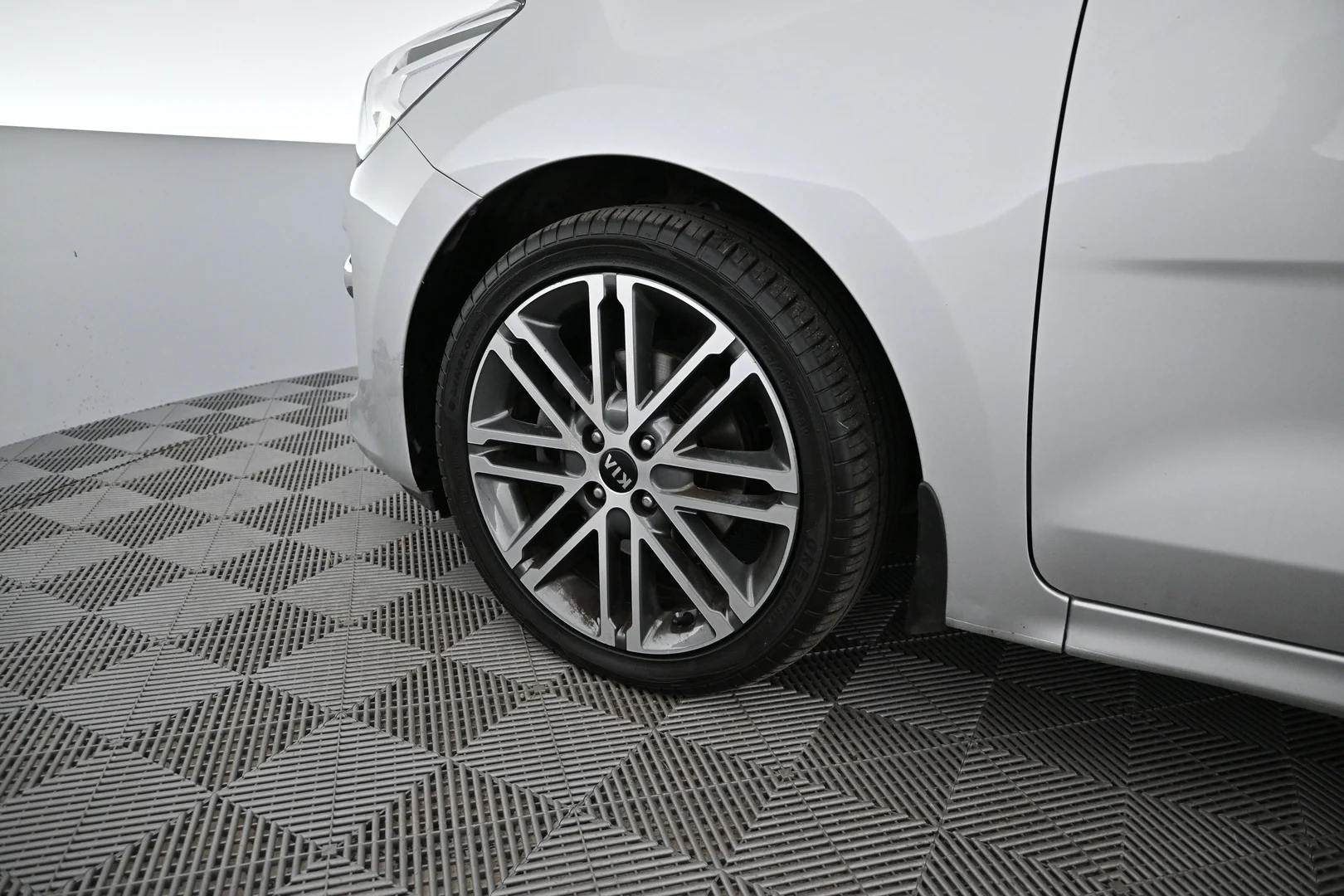 Car Image - 1bu1AvvQYn1nCqyM9FqKtN