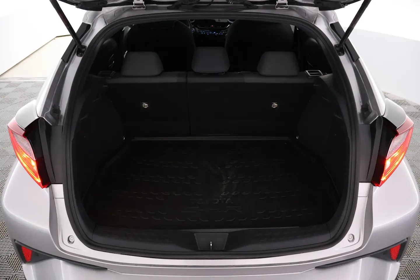 Car Image - 1mpIqZs1v9q4dFnEdxP6oH