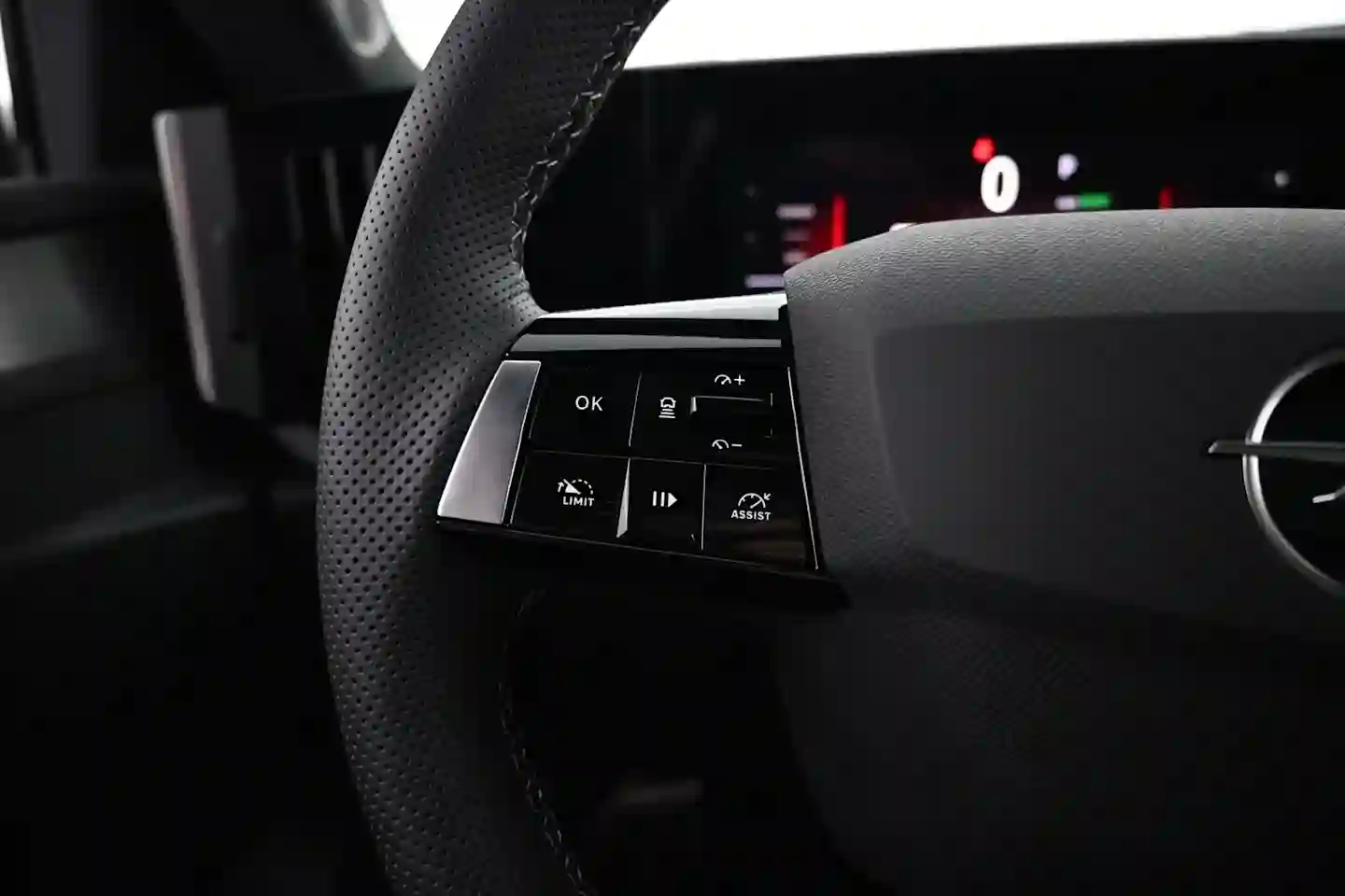 Car Image - e2byUTi1a1cwCr7KkBxIm