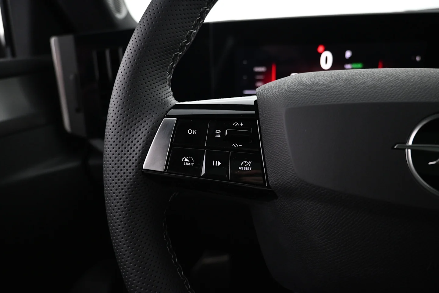 Car Image - e2byUTi1a1cwCr7KkBxIm