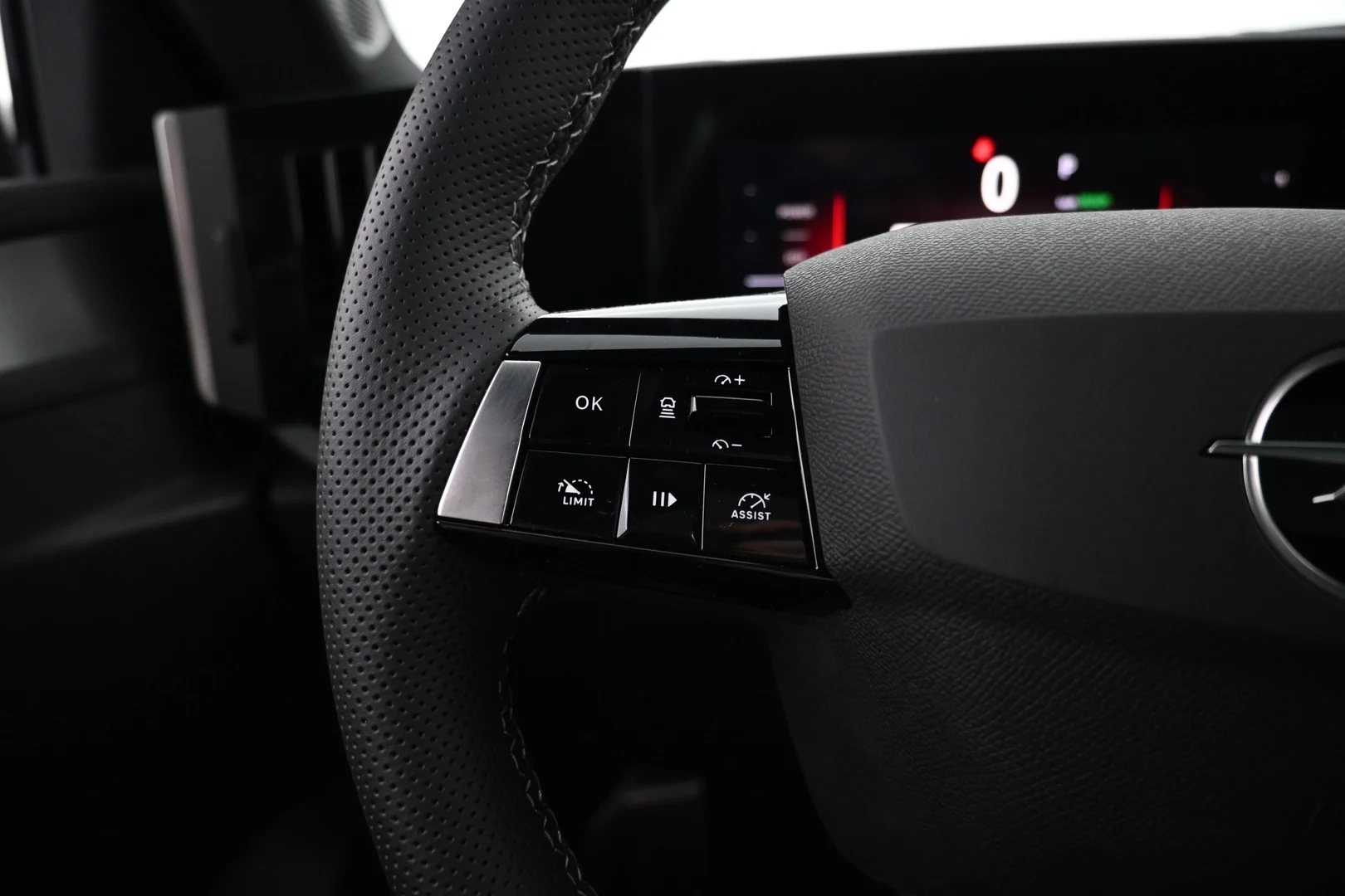 Car Image - e2byUTi1a1cwCr7KkBxIm