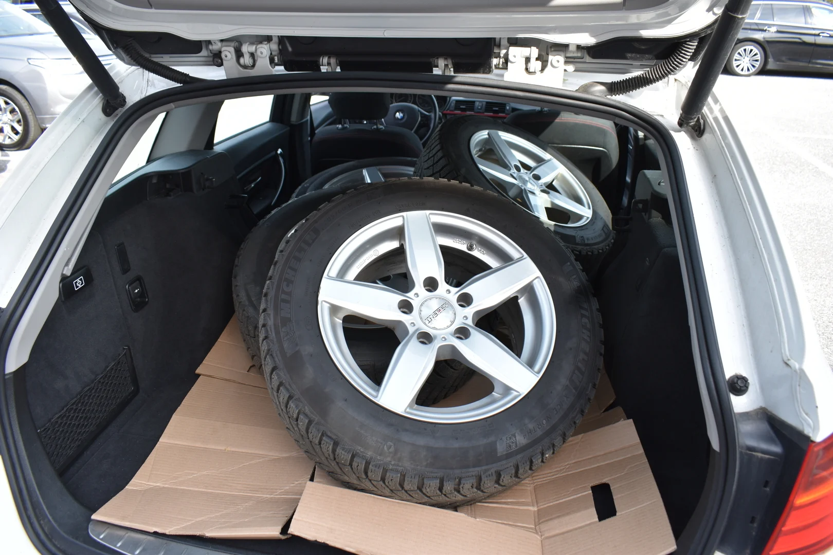 Car Image - 2lJA5xKjiqowcPIt8NggUK