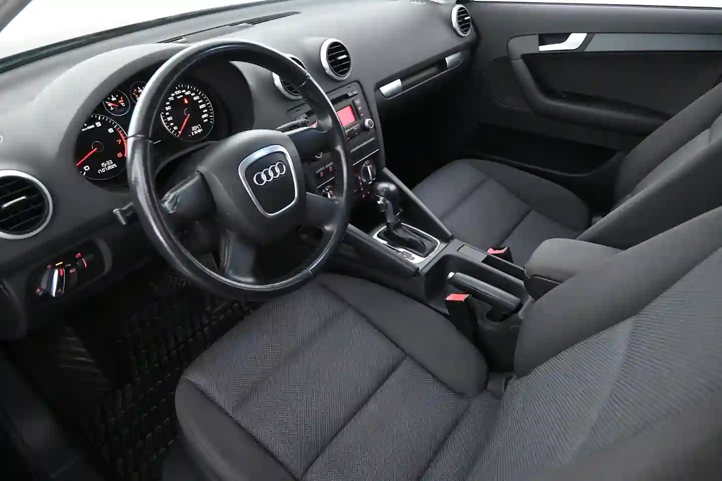 Car Image - 2kCL4xnrn2DbkslX2YoTpR