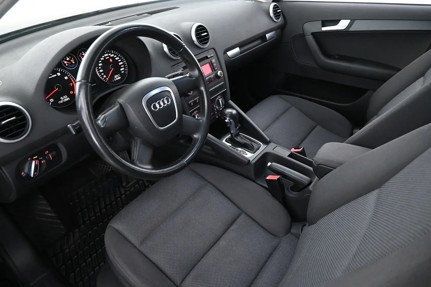 Car Image - 2kCL4xnrn2DbkslX2YoTpR