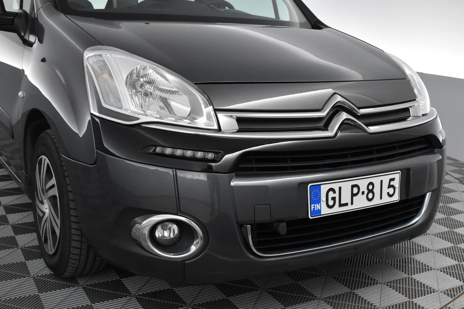 Car Image - 5YYv9ix5ENtkdeYH74uKOK