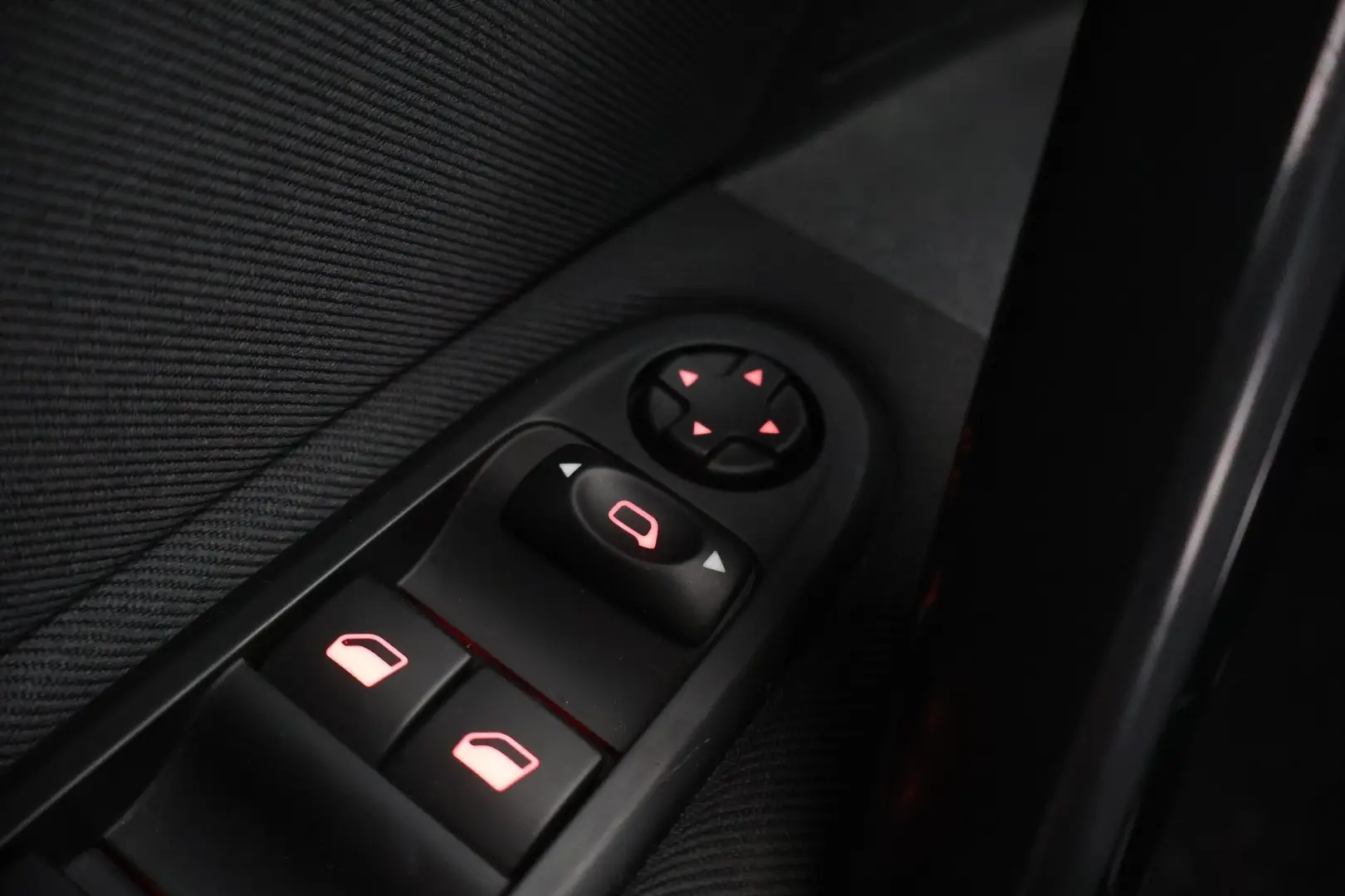 Car Image - 7cUaBEUeztWjehVCe4nRNX