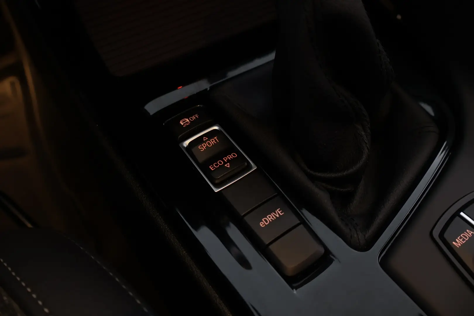 Car Image - 1UIbQaE4dLq00DDZ85Uvum