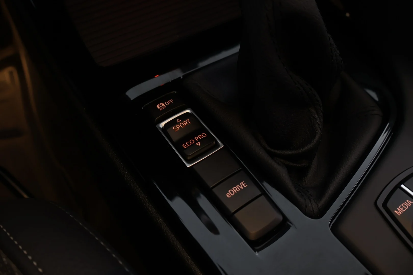 Car Image - 1UIbQaE4dLq00DDZ85Uvum
