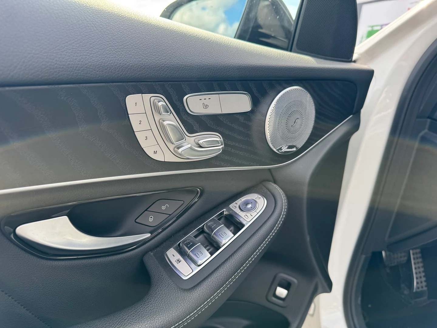 Car Image - 2Scn0pVYHV1mKhwCcw3ffp