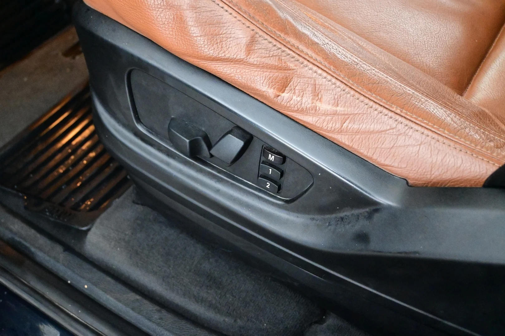Car Image - 4SuMcyruJ4dh7d4pxATRES