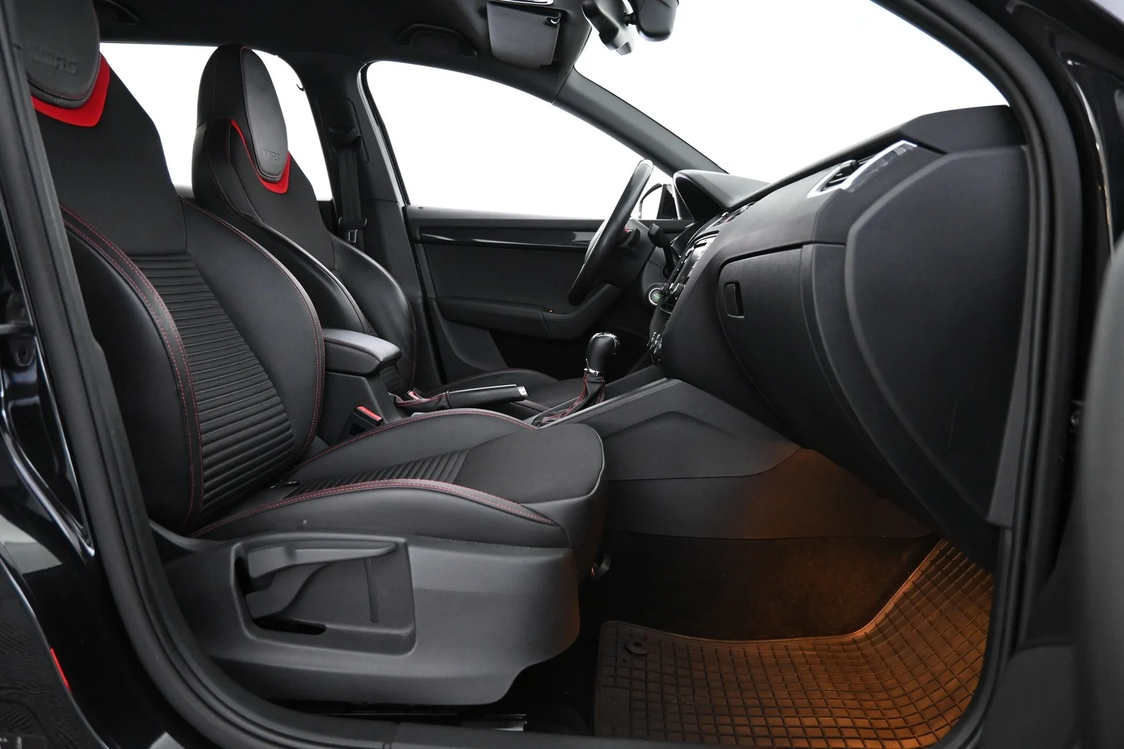 Car Image - 3uKkbgyYPRDB9bp0E2cGgf