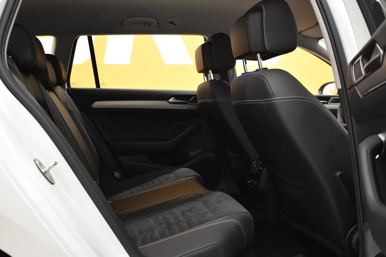 Car Image - 4Rt1DUpGFxG4oEleBe2OEO