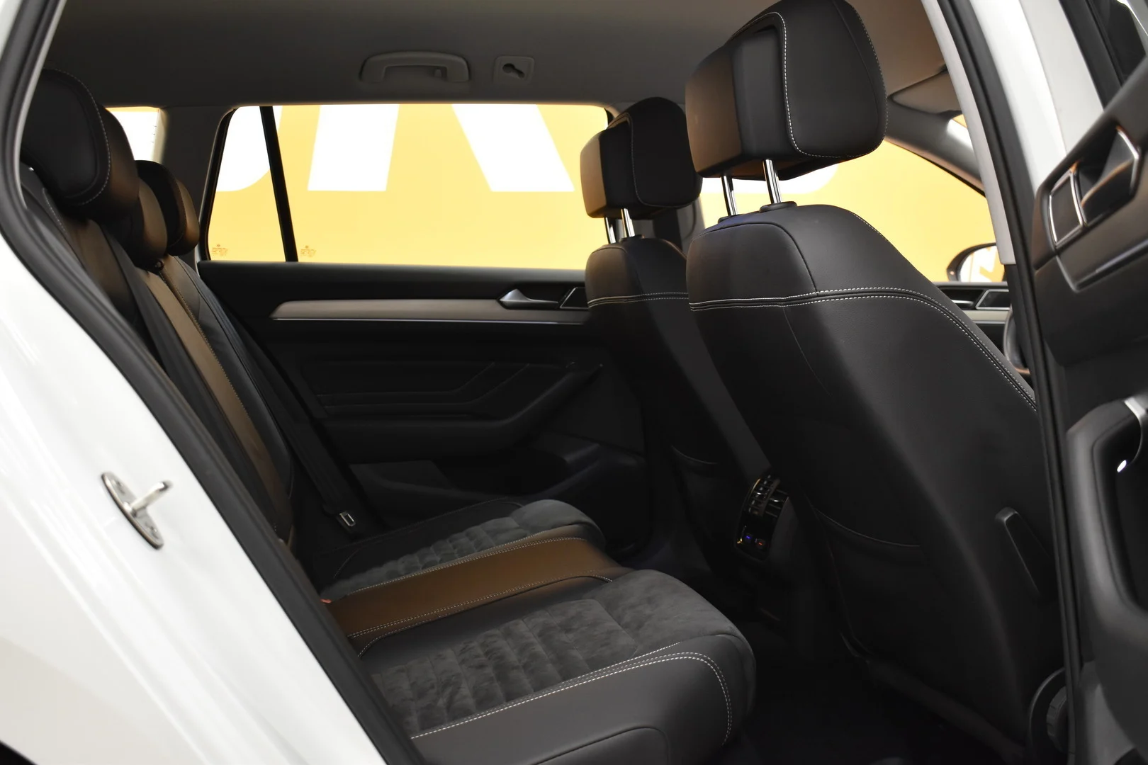 Car Image - 4Rt1DUpGFxG4oEleBe2OEO