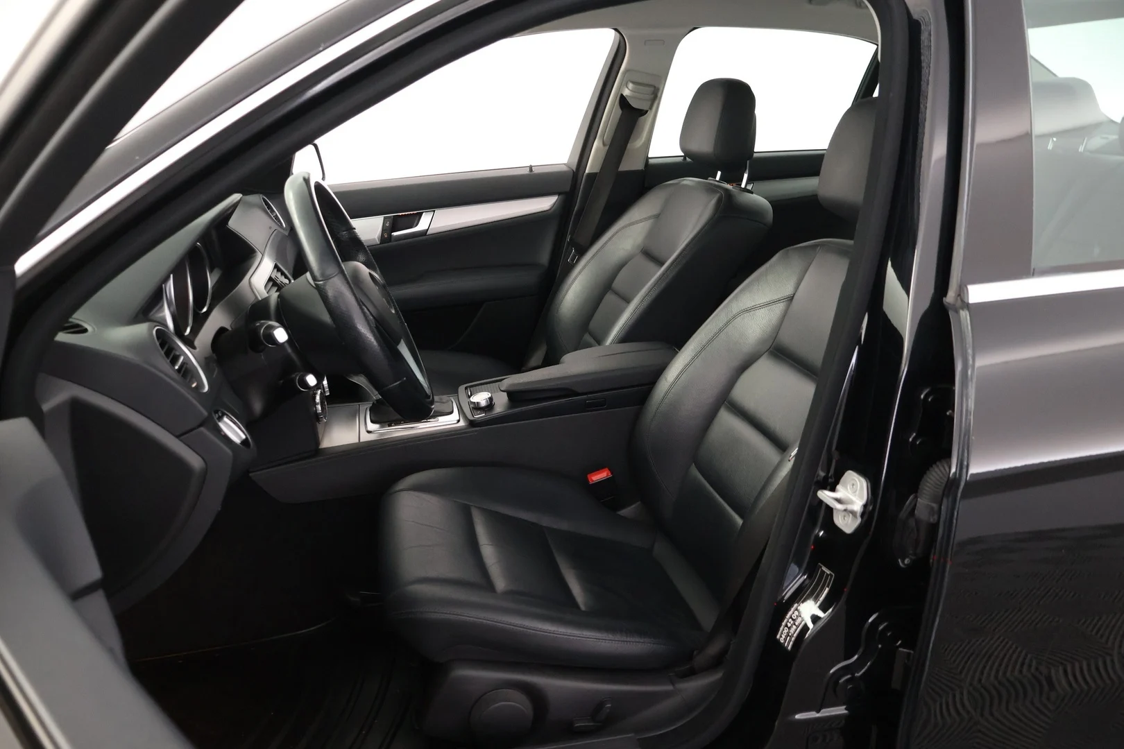 Car Image - 2ECqIxFYmzj14c2XijQuZD