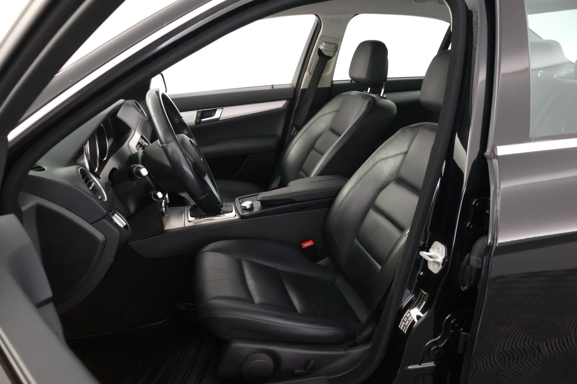 Car Image - 2ECqIxFYmzj14c2XijQuZD