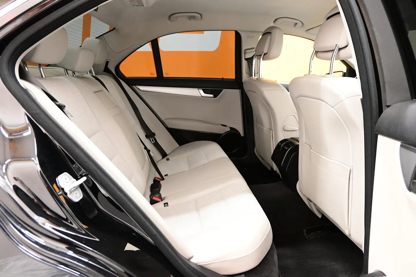 Car Image - 3fWj8c9gbLnb9A818AOroy