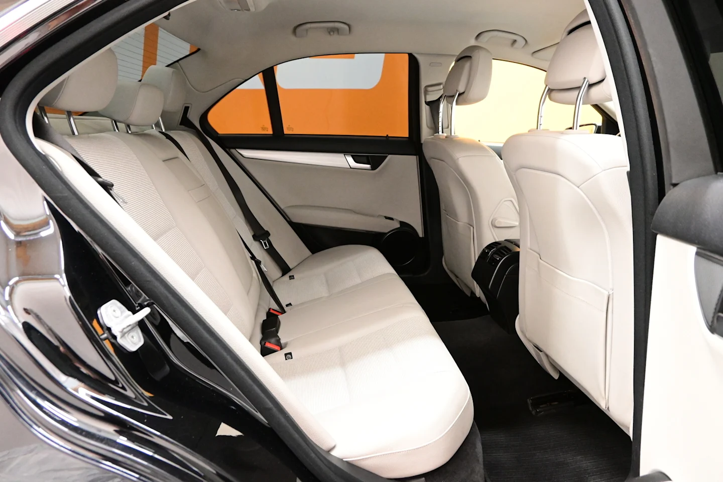 Car Image - 3fWj8c9gbLnb9A818AOroy
