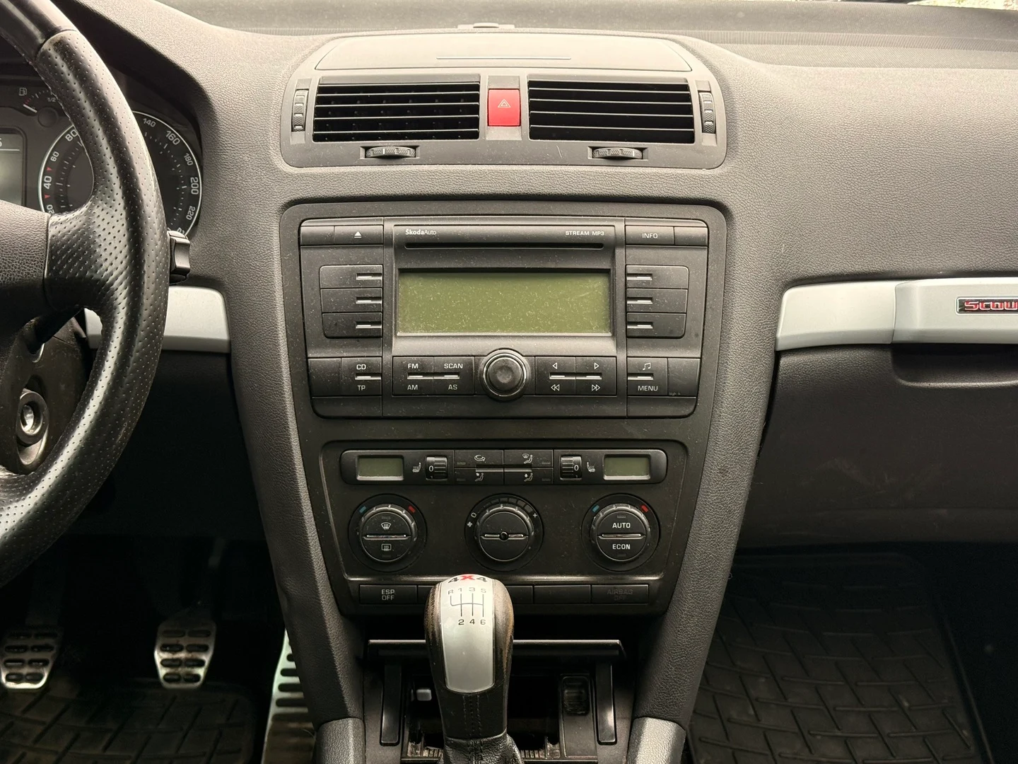 Car Image - 4QdvGu3JOWXpODgw1VSdSX