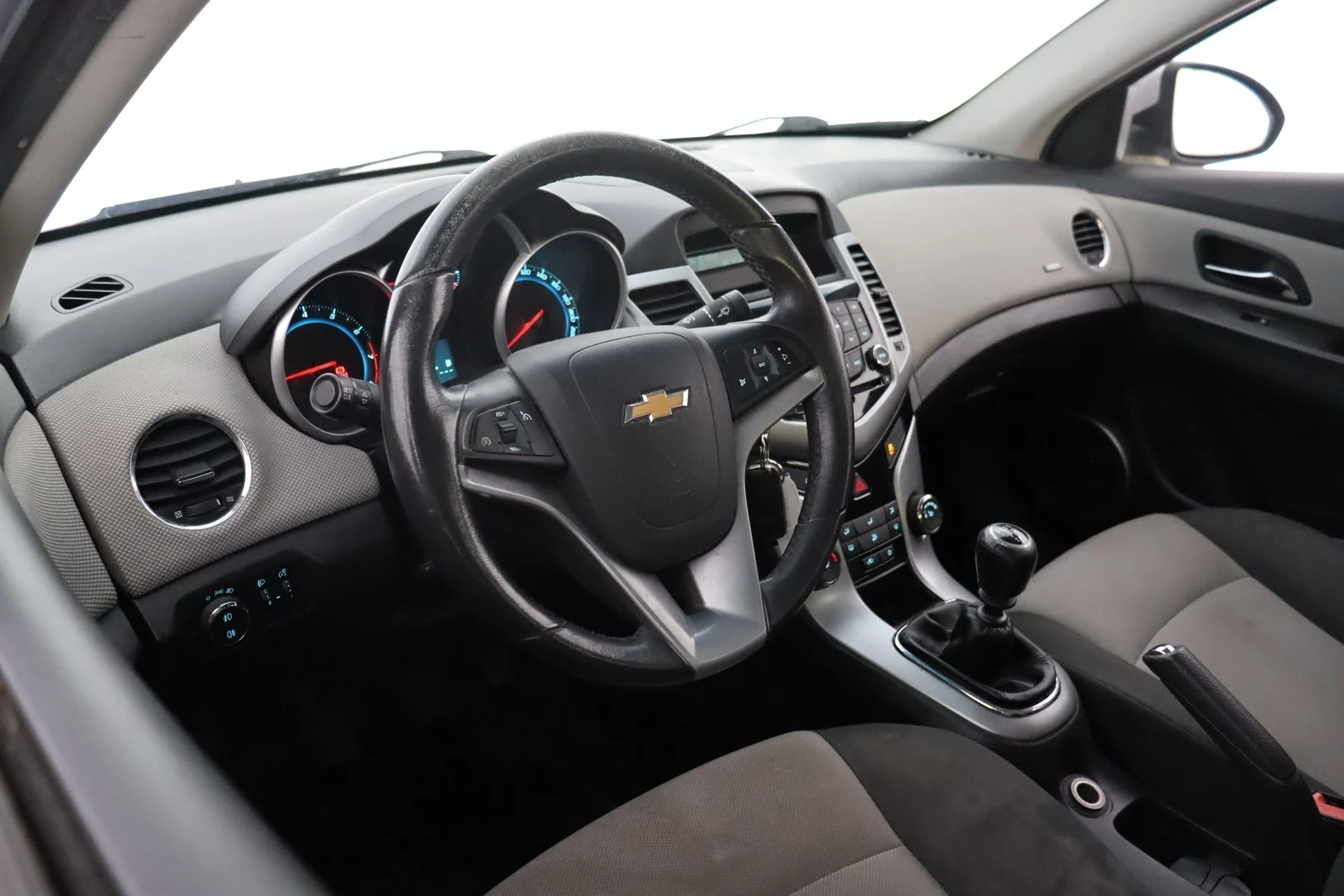Car Image - 4x4F0N5S87a8vHvQwQIduD