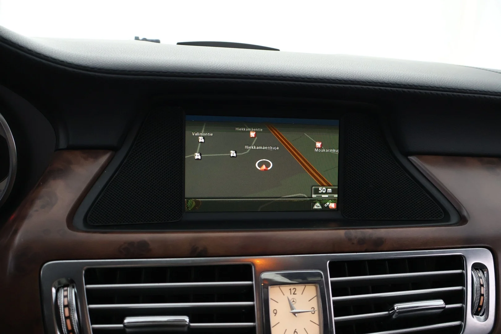 Car Image - IWH01pl2ke73DD8hporgu