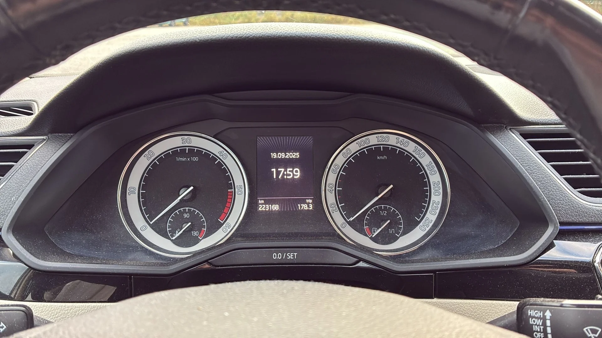 Car Image - 63VB5xjub2IlR6iTOTjeoL