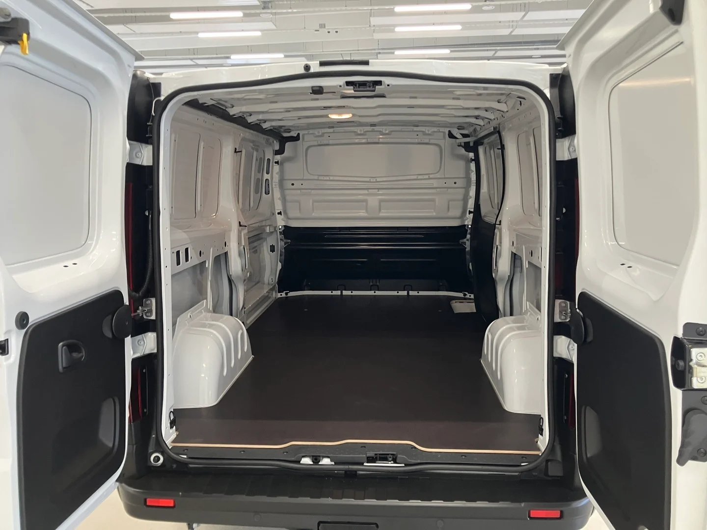 Car Image - l5oU9RhnTTcONWebnu87U