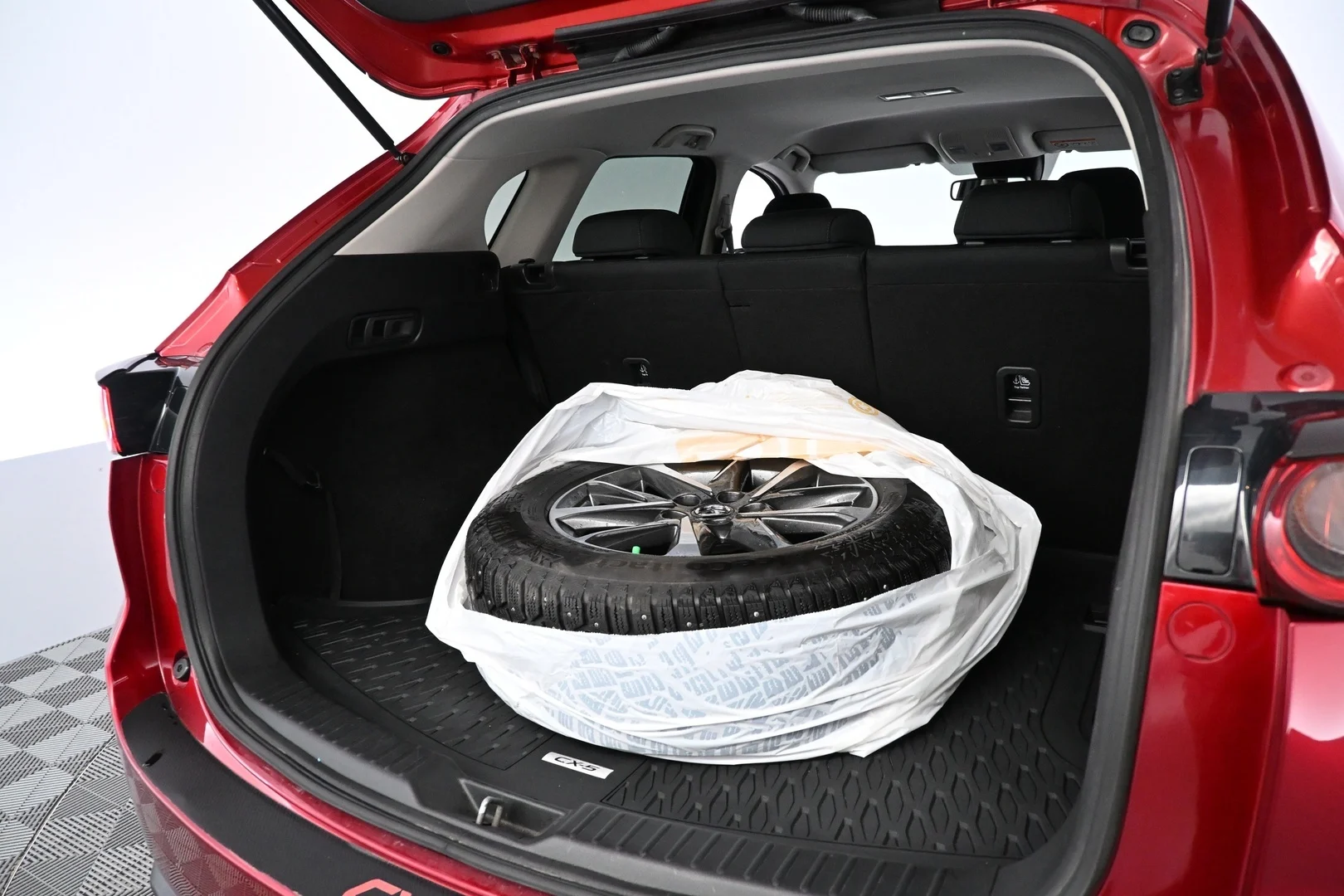 Car Image - V8Luium5qRcEuTjS9PJh5