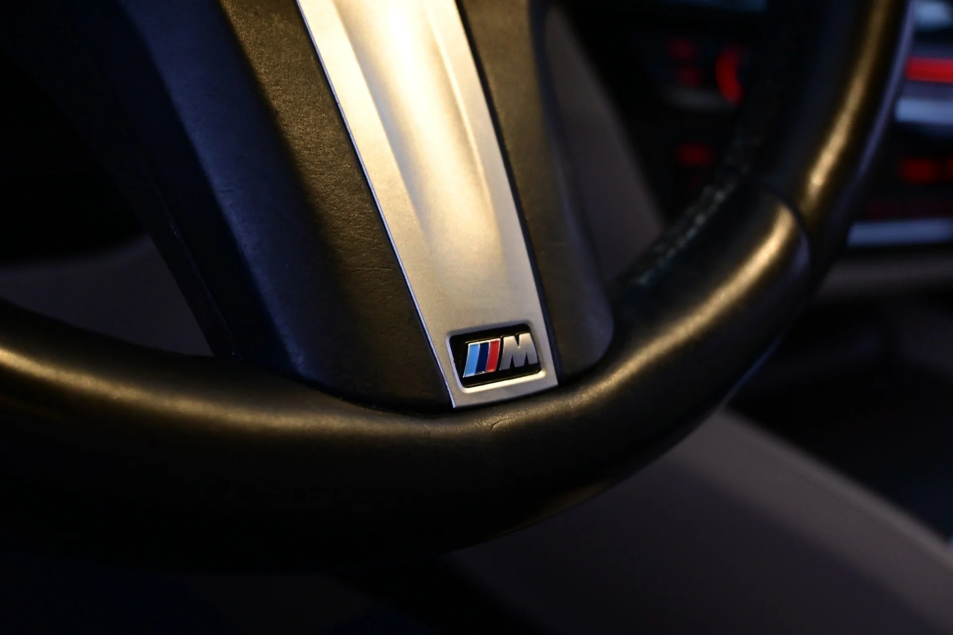 Car Image - 7iP7ZFFhs1rfljZx03UUW2