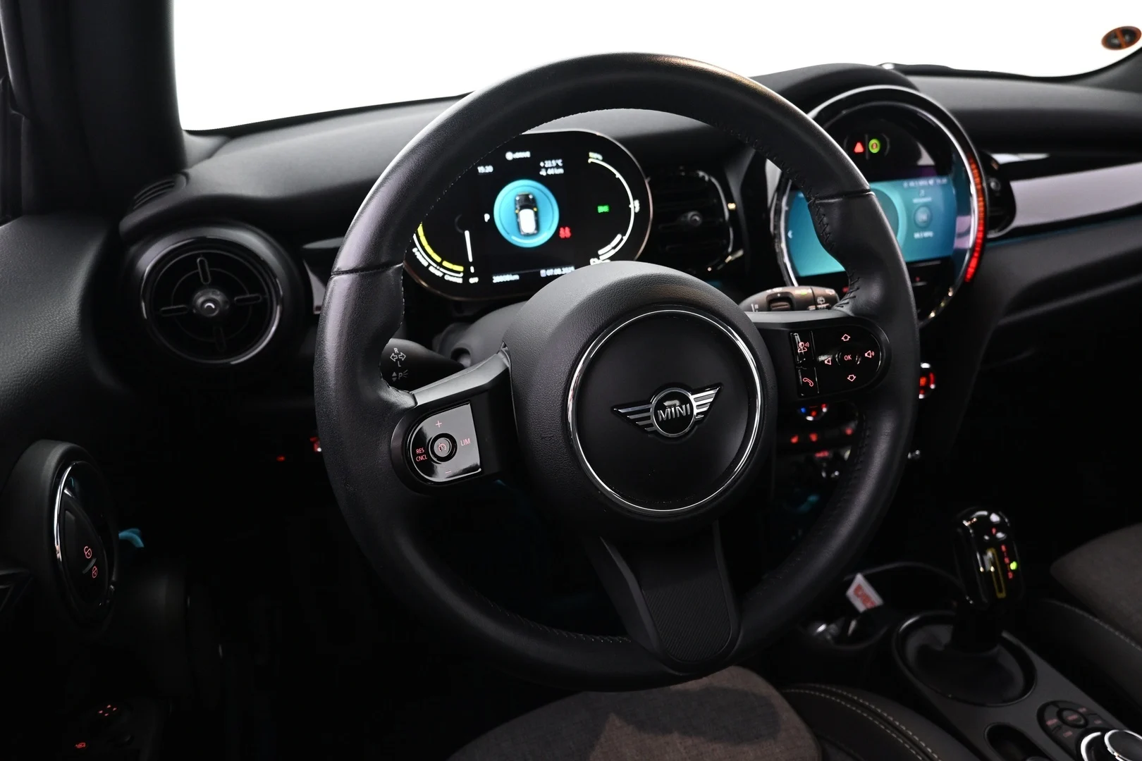 Car Image - 2oORLk1a5Y1fD9BzCq03nq