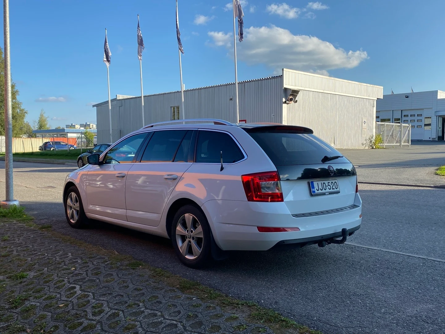 Car Image - 1D1hCris7iIQ37QVWdXhfO