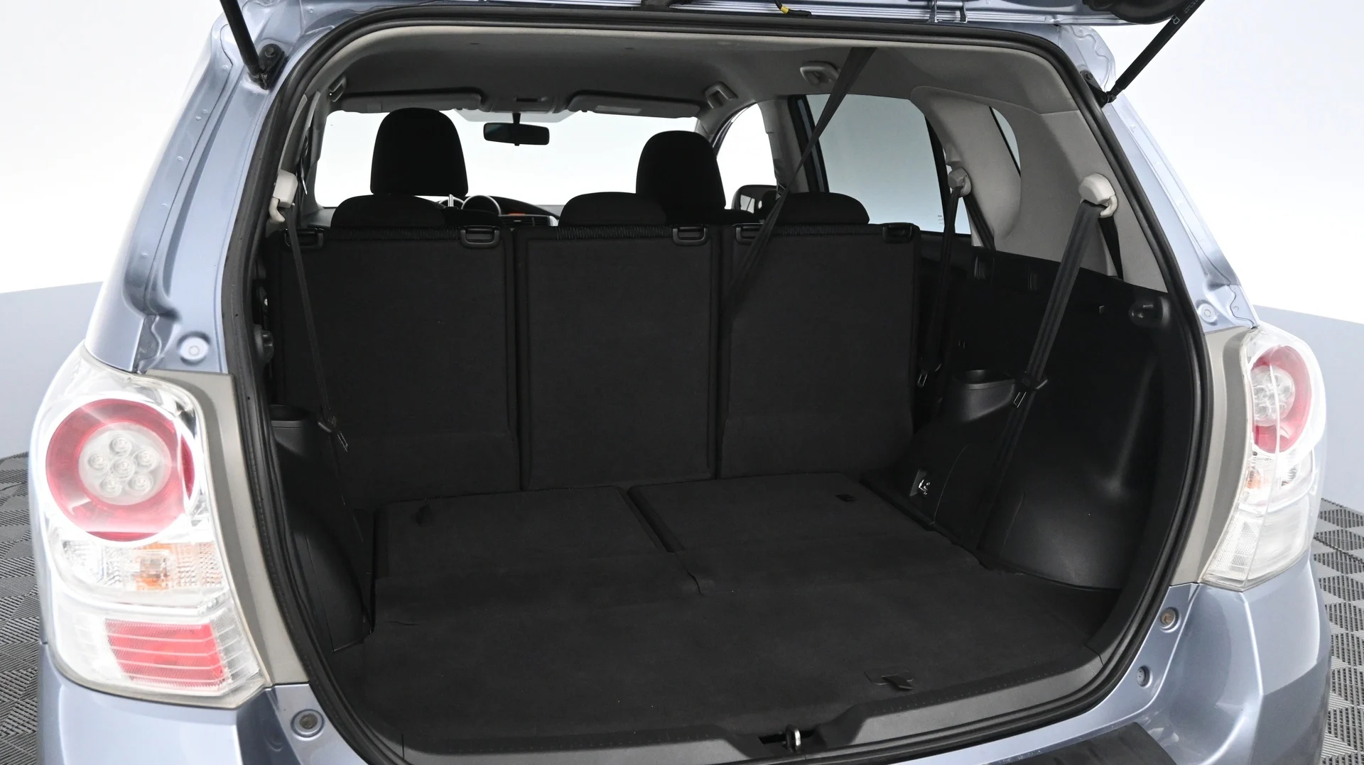 Car Image - 6ZXdyJziDllLtAk0H5eFGJ