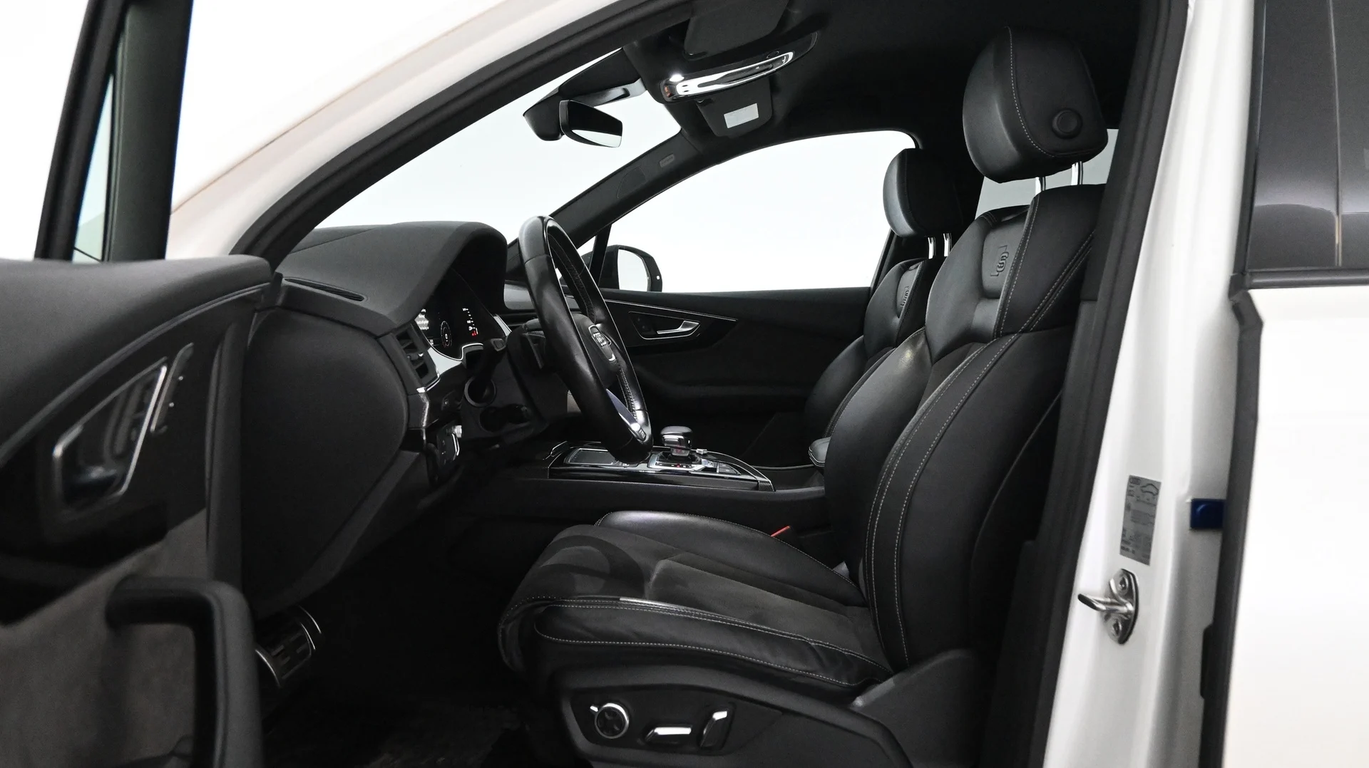 Car Image - 1vLLg5DmZhLua9471nlCyr