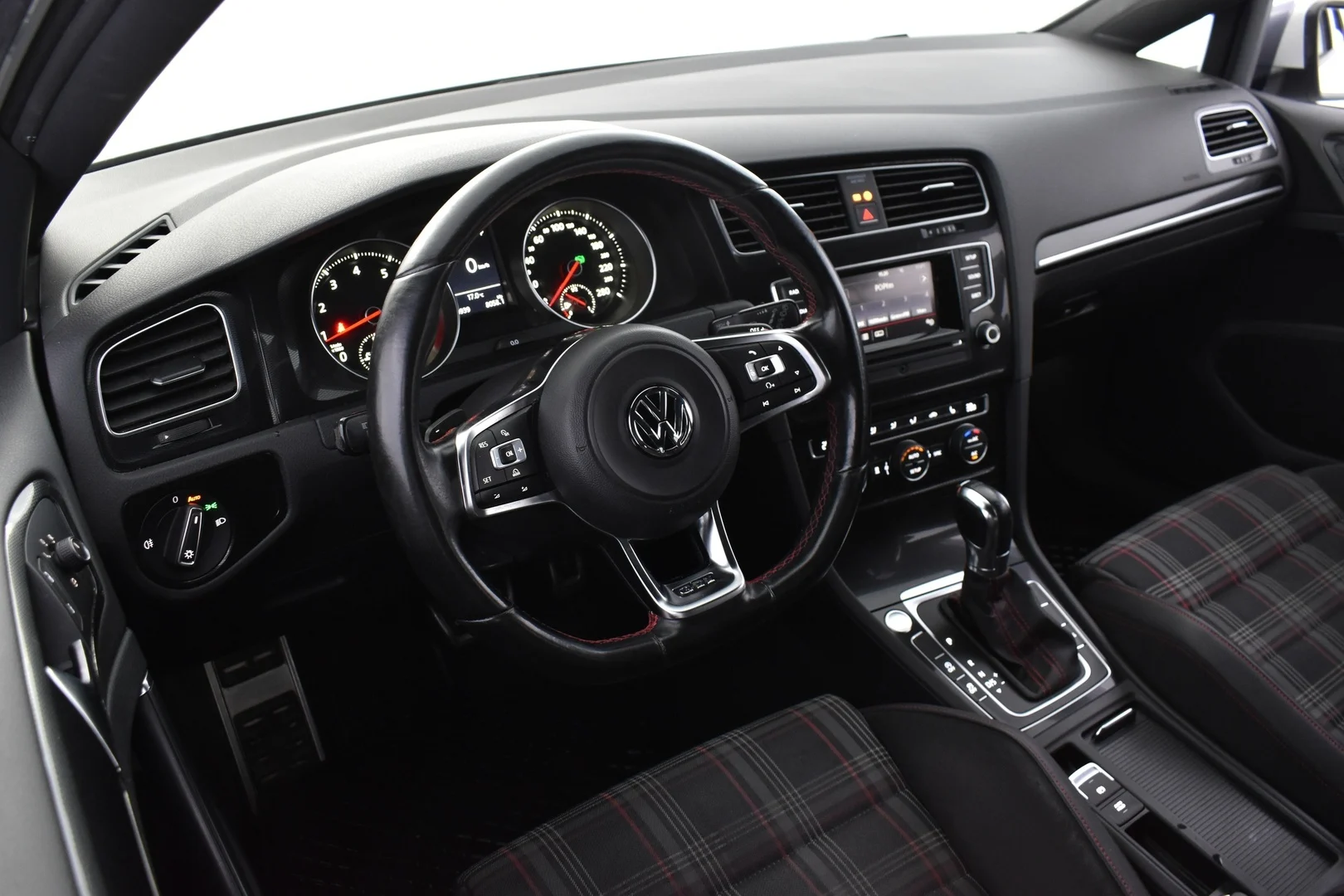 Car Image - DtjNRhx7YkwiwWnFYq6a2