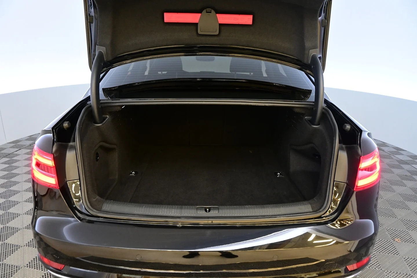Car Image - 5uSb6BcDrAA3kCv97OmFSy
