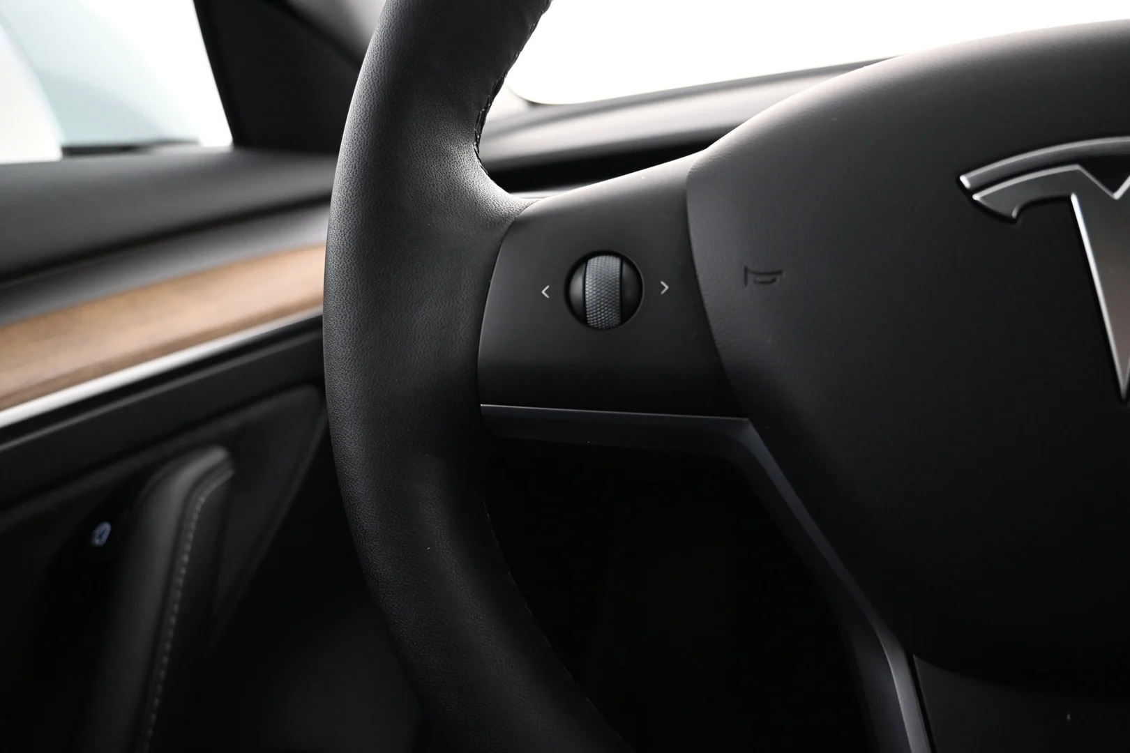 Car Image - 140MBpQPjLUu94iEeTkHE2