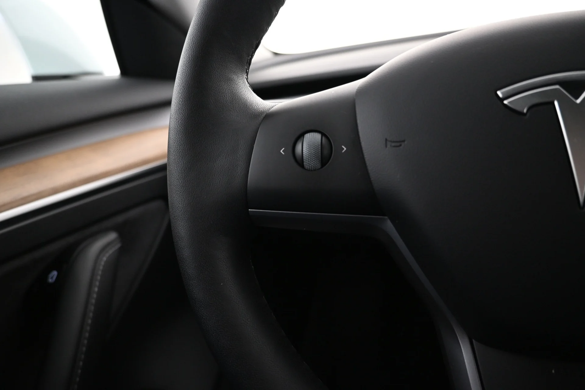 Car Image - 140MBpQPjLUu94iEeTkHE2