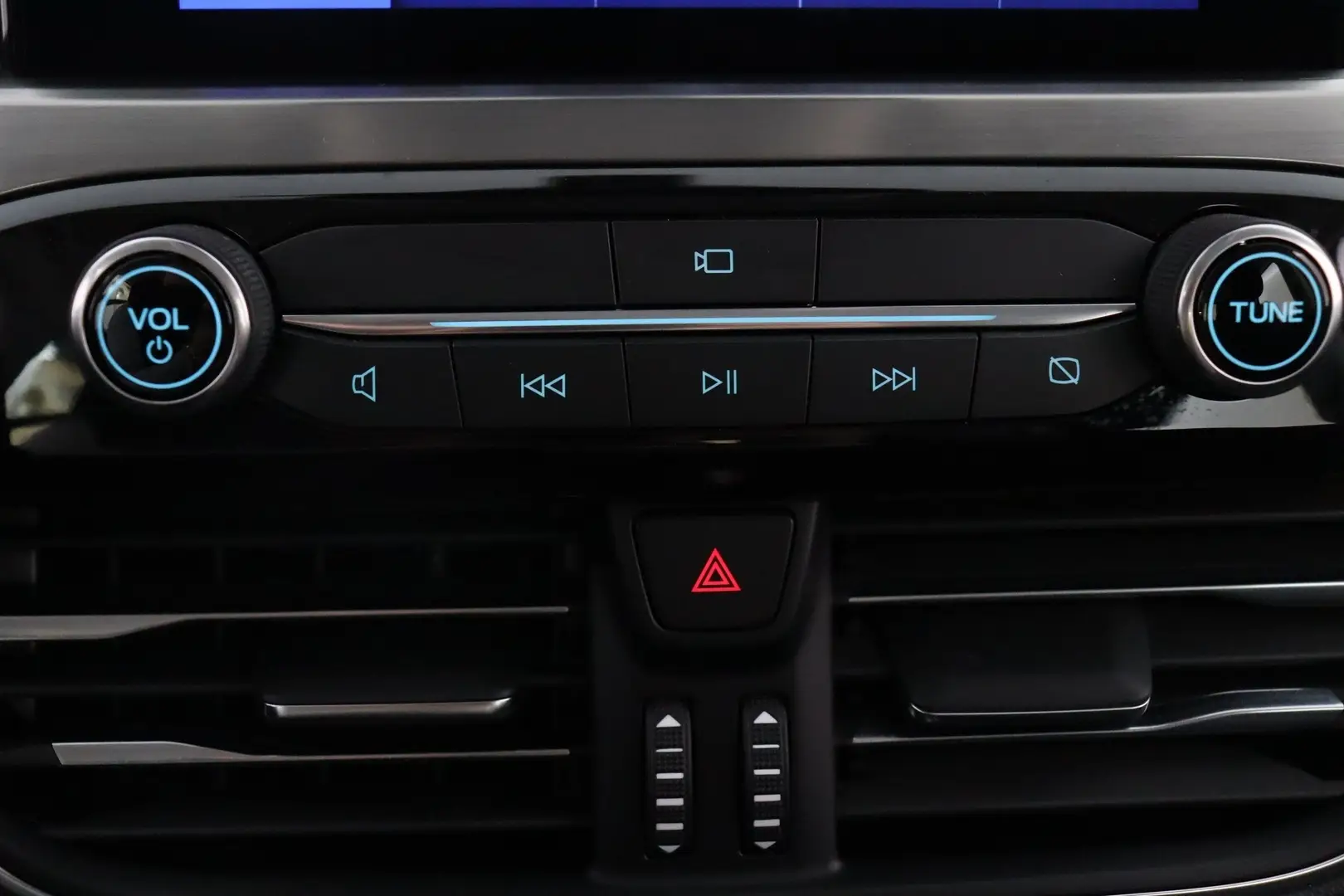 Car Image - 3UZW9x0oXJVZ0WDU7rsWmv