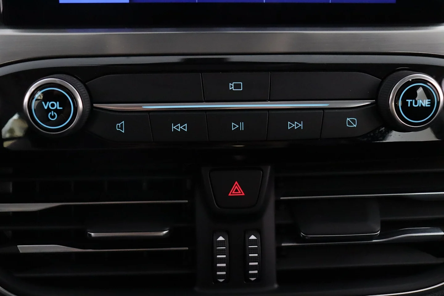 Car Image - 3UZW9x0oXJVZ0WDU7rsWmv